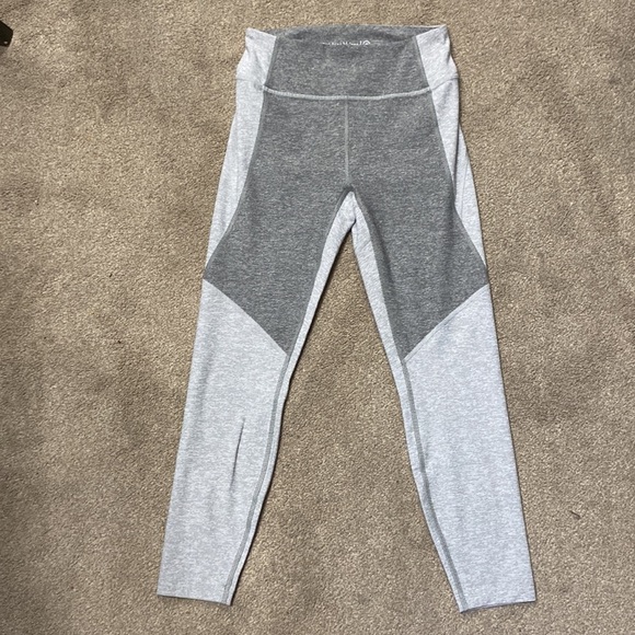 Outdoor Voices Two Tone Grey 3/4 Leggings Size XS - Picture 2 of 6